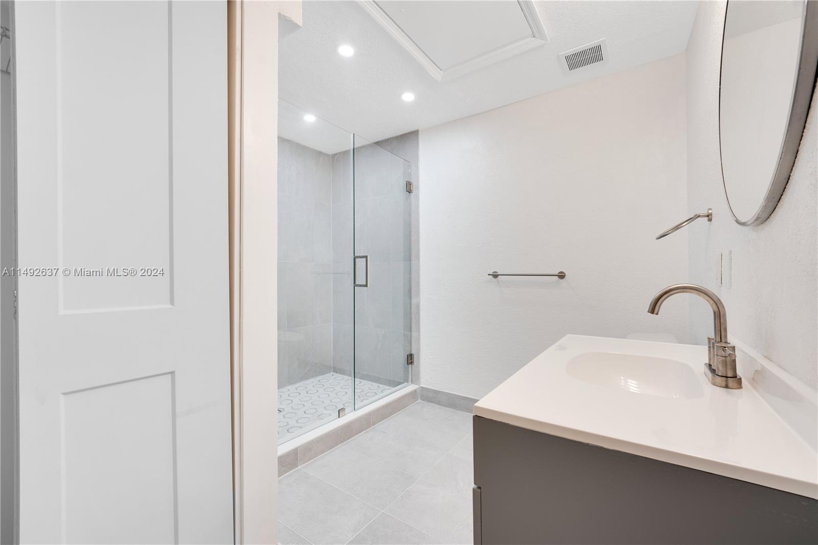 COUNTRY LAKE MANORS TOWNH - Residential Lease