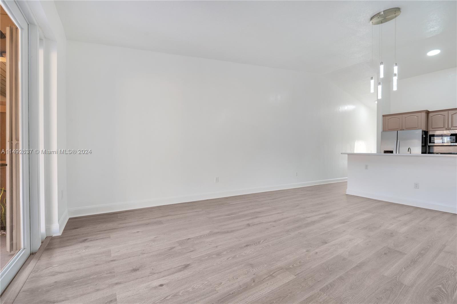 COUNTRY LAKE MANORS TOWNH - Residential Lease