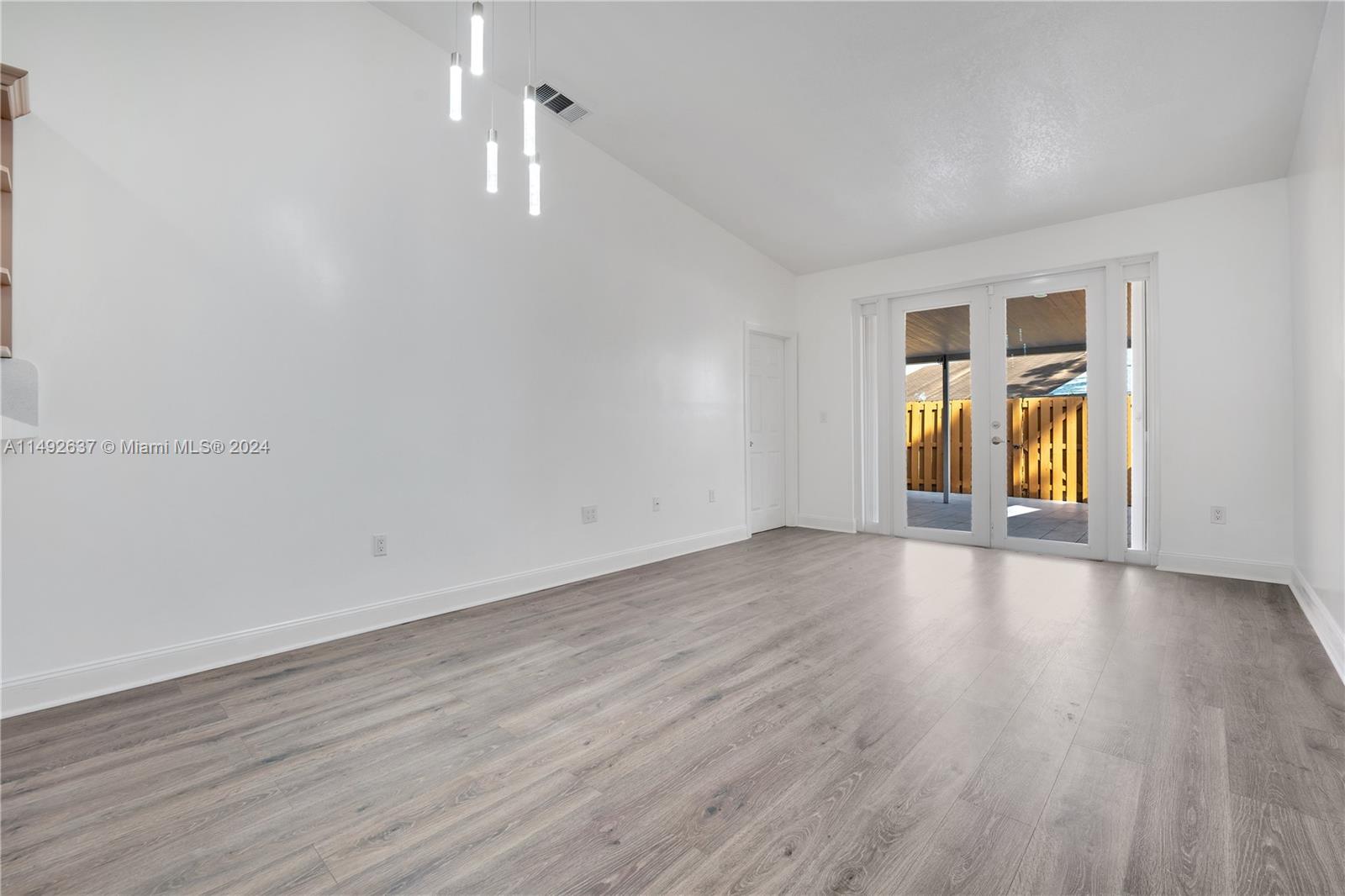 COUNTRY LAKE MANORS TOWNH - Residential Lease