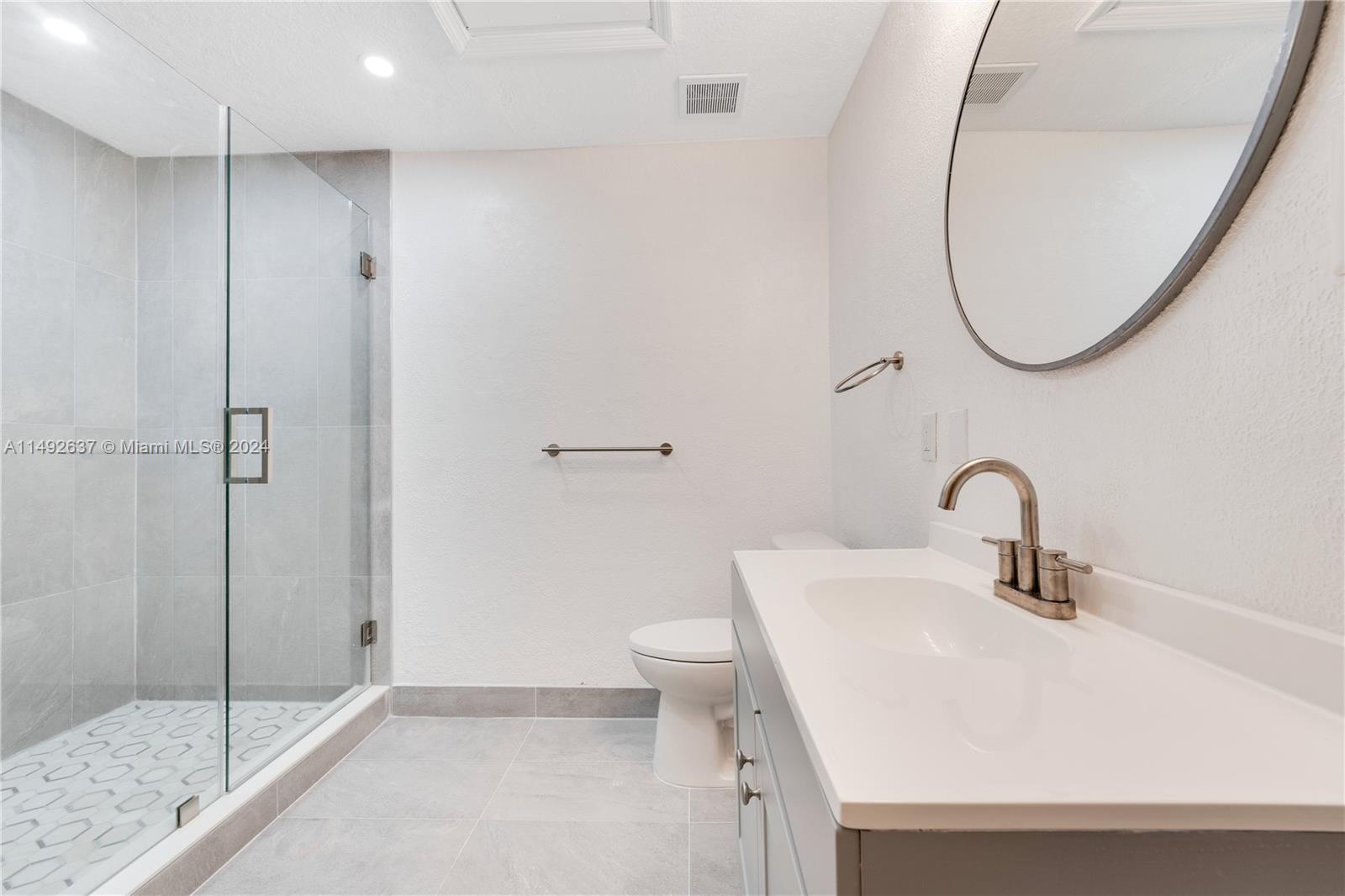 COUNTRY LAKE MANORS TOWNH - Residential Lease
