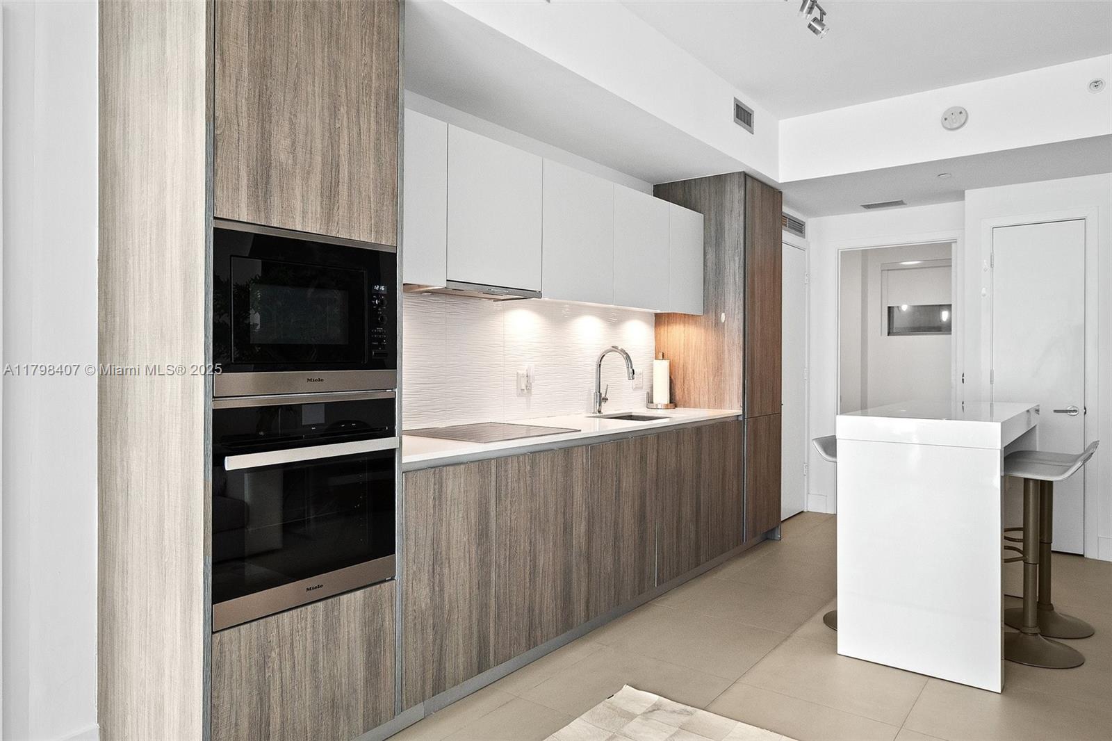 BISCAYNE BEACH CONDO - Residential