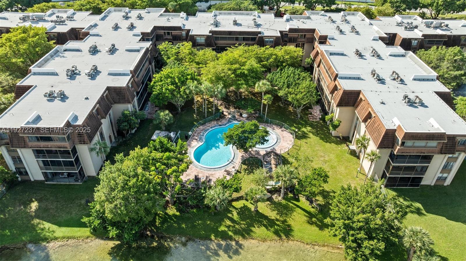 COCO WOOD CONDO - Residential