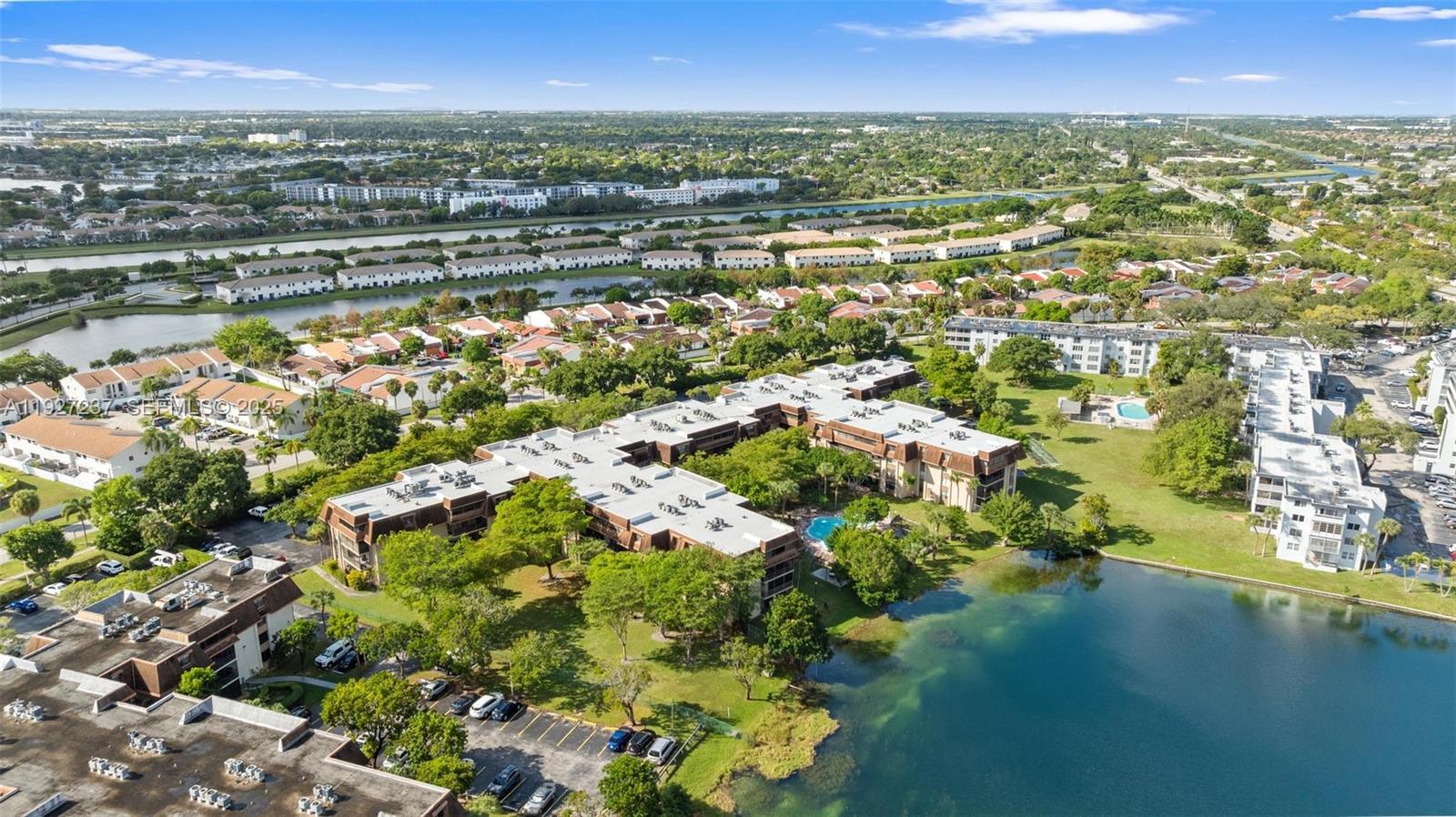 COCO WOOD CONDO - Residential