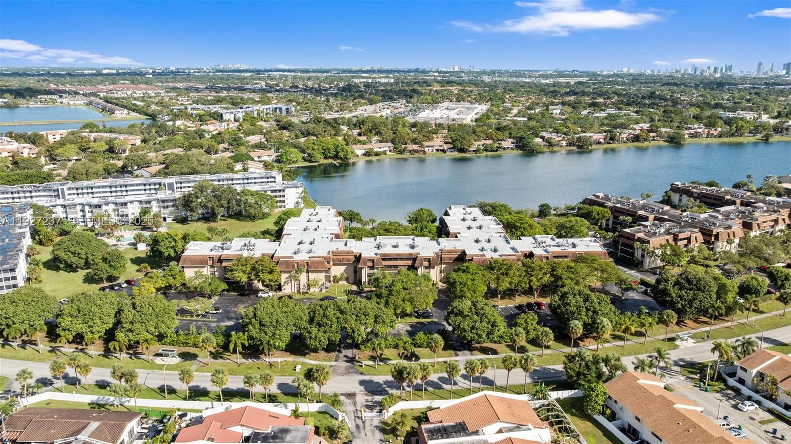 COCO WOOD CONDO - Residential