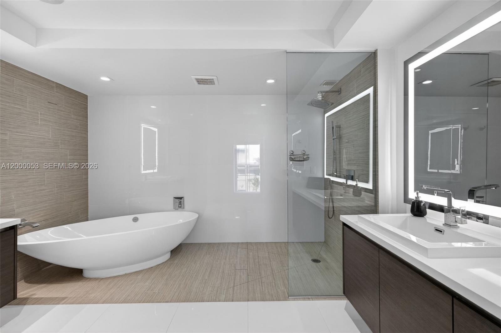 PARQUE TOWERS CONDO - Residential