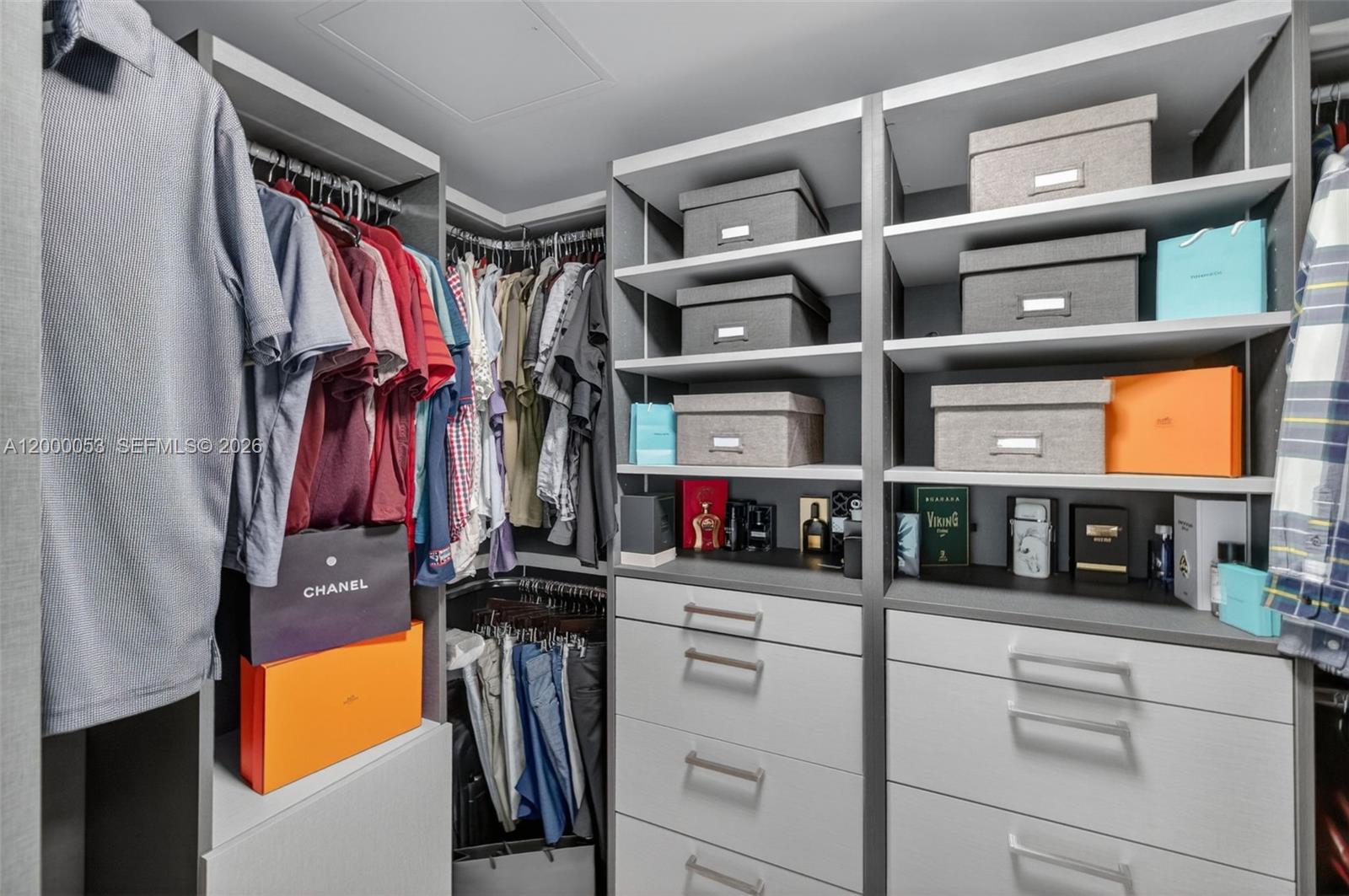 PARQUE TOWERS CONDO - Residential