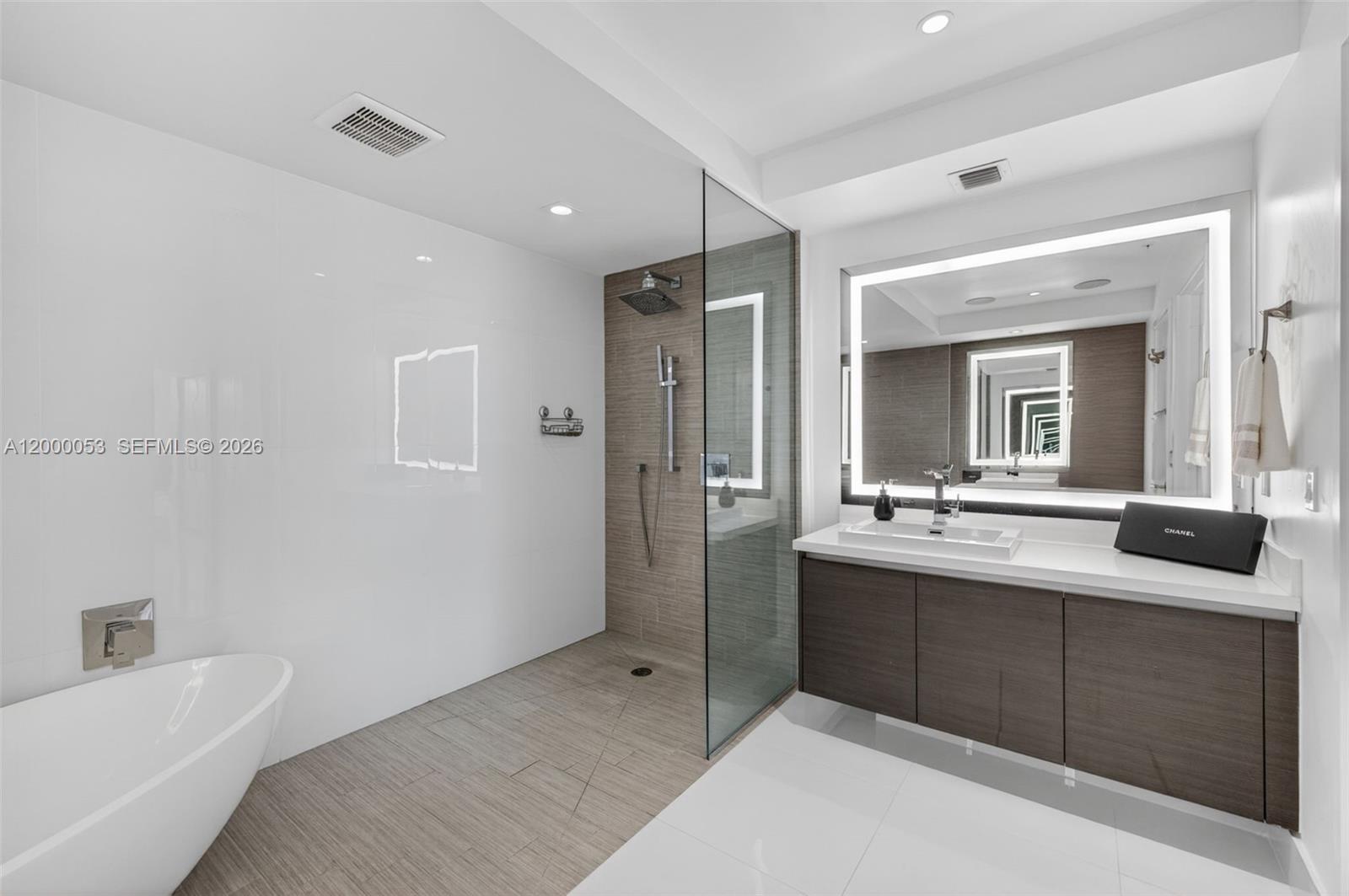 PARQUE TOWERS CONDO - Residential