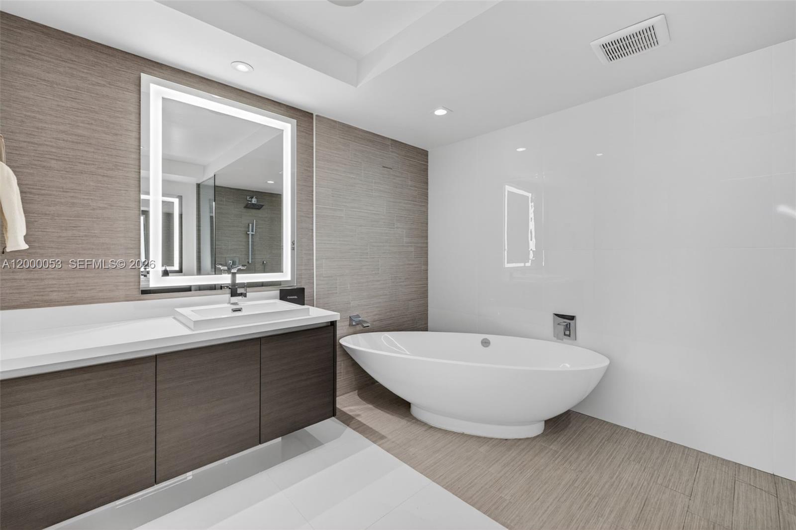 PARQUE TOWERS CONDO - Residential