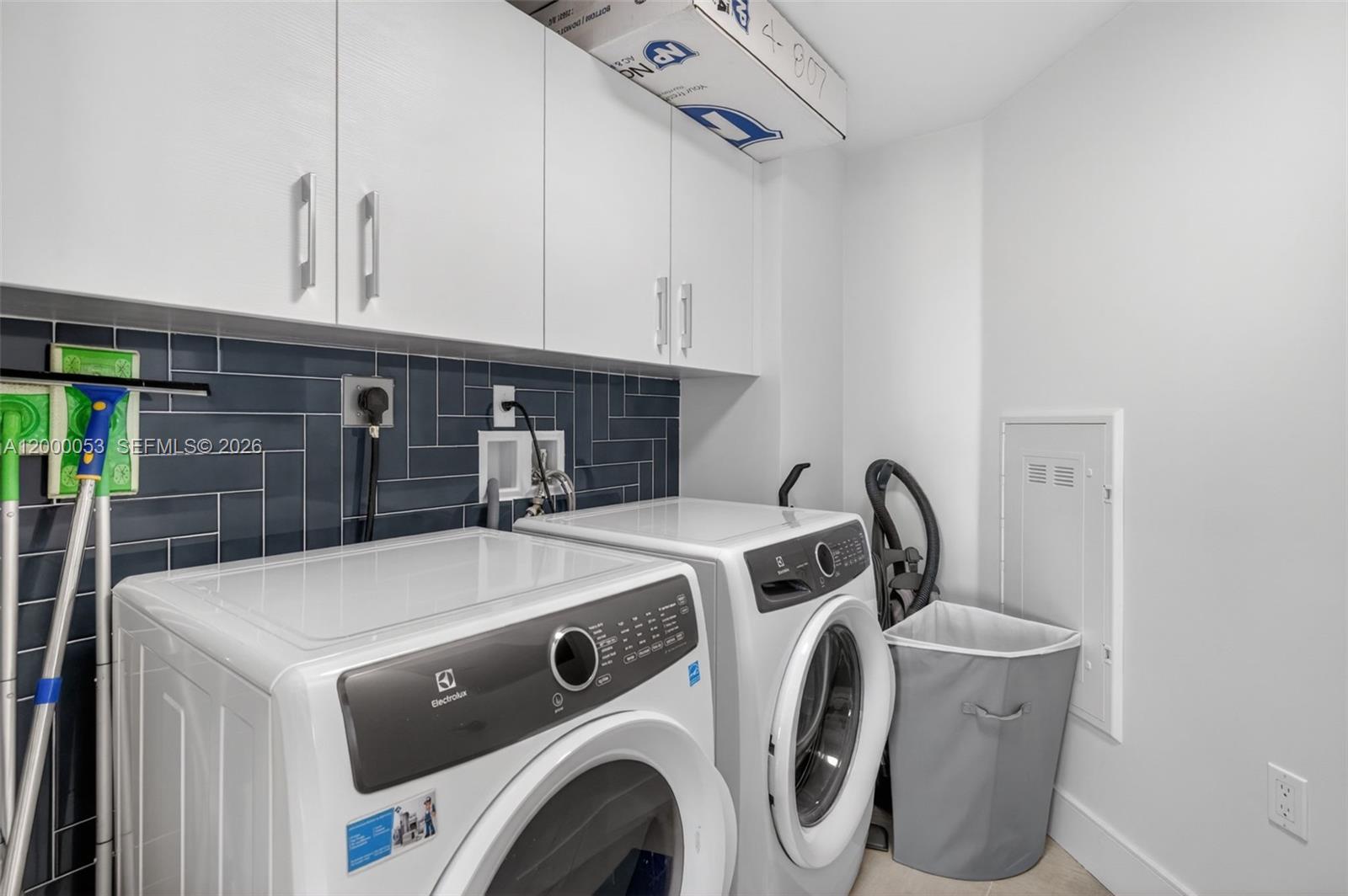 PARQUE TOWERS CONDO - Residential