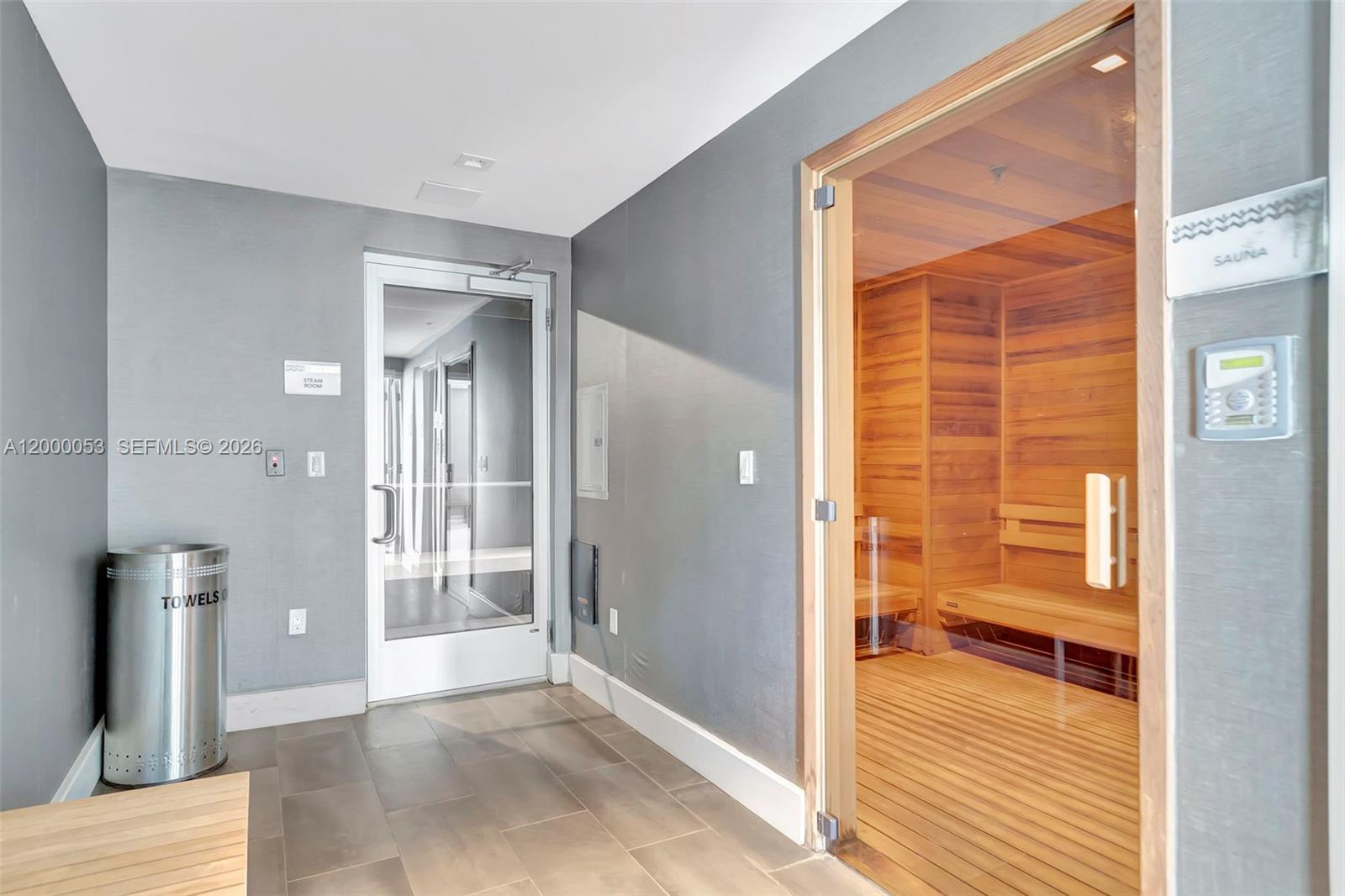 PARQUE TOWERS CONDO - Residential