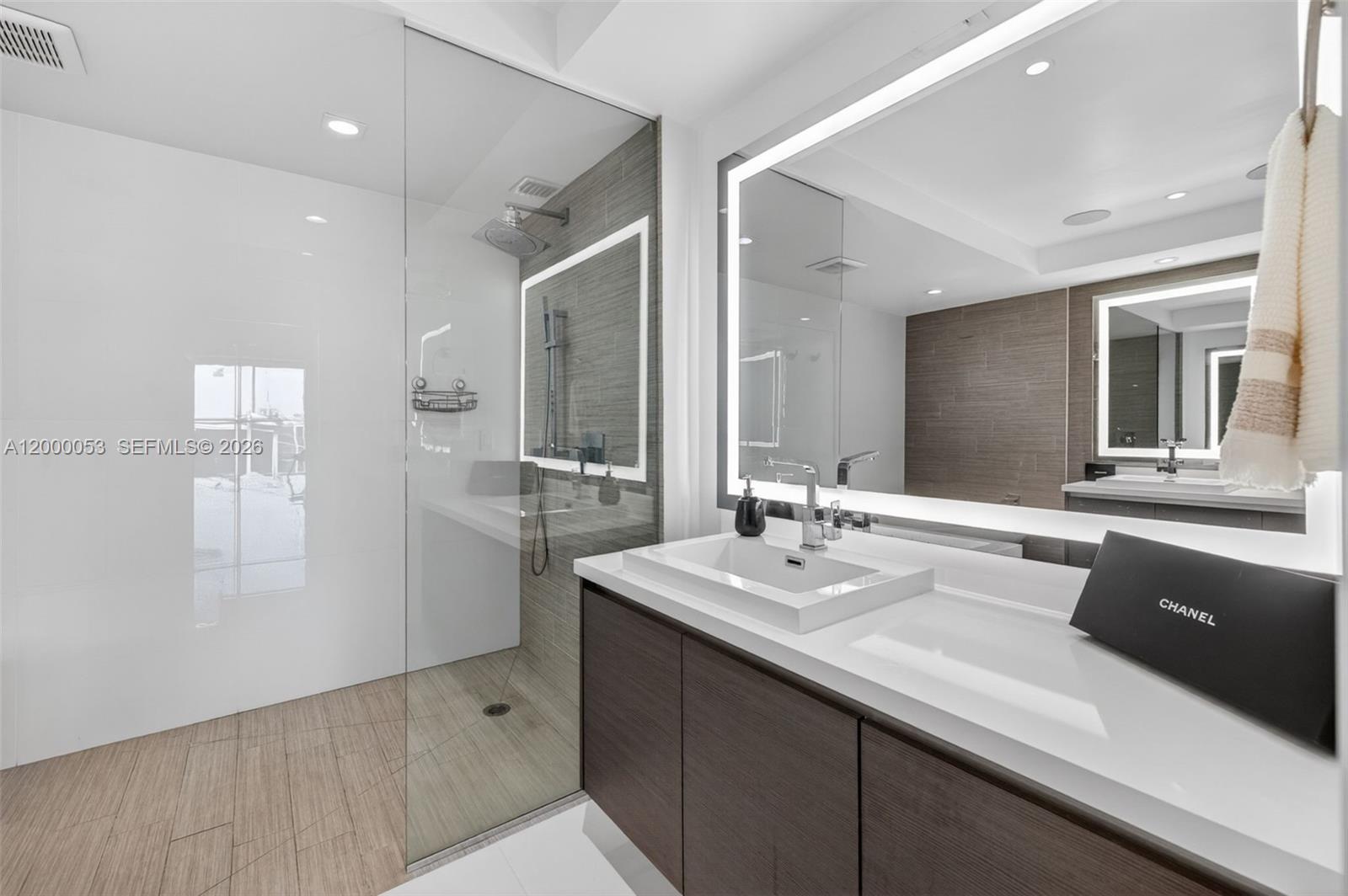 PARQUE TOWERS CONDO - Residential