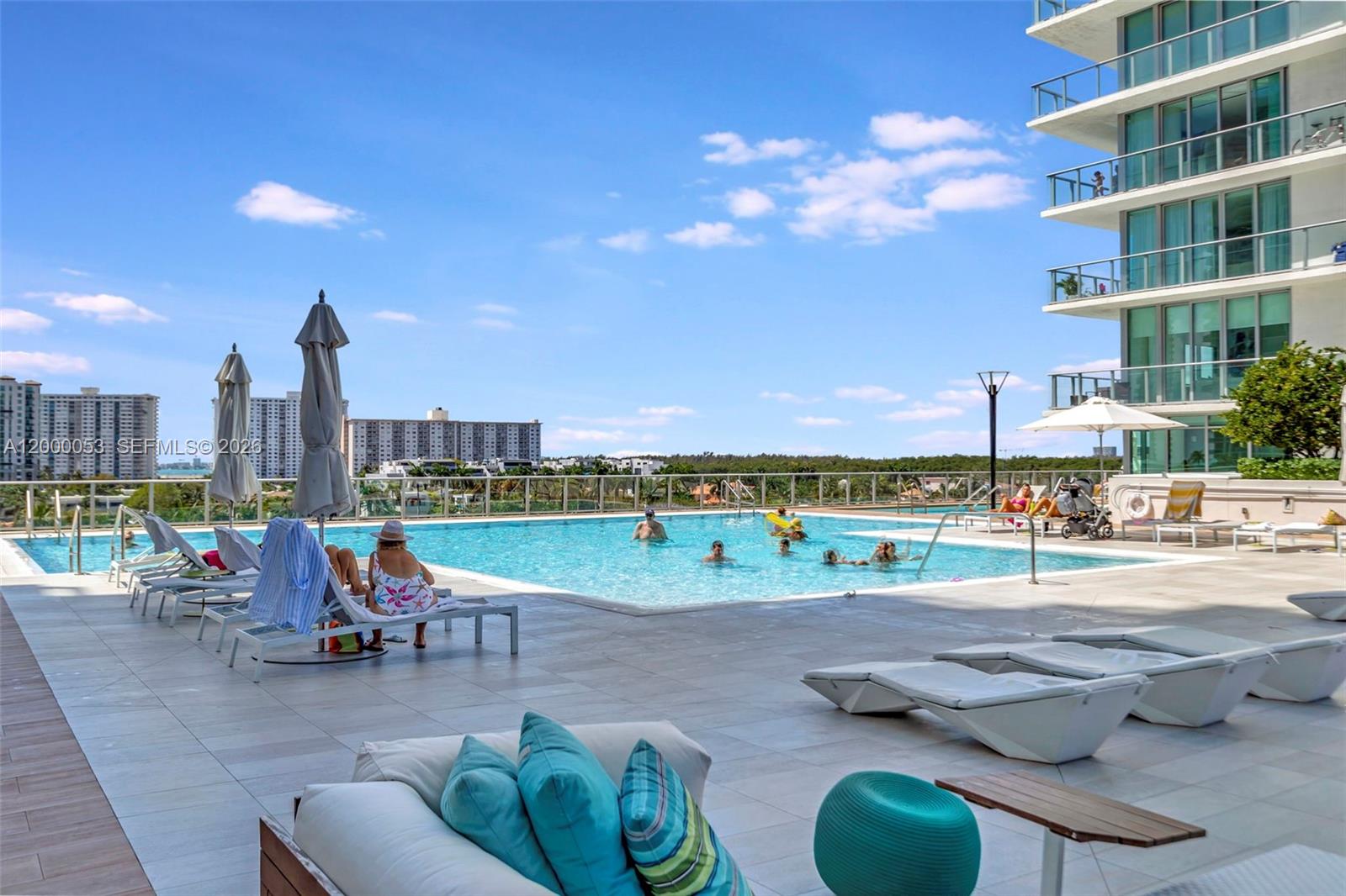 PARQUE TOWERS CONDO - Residential
