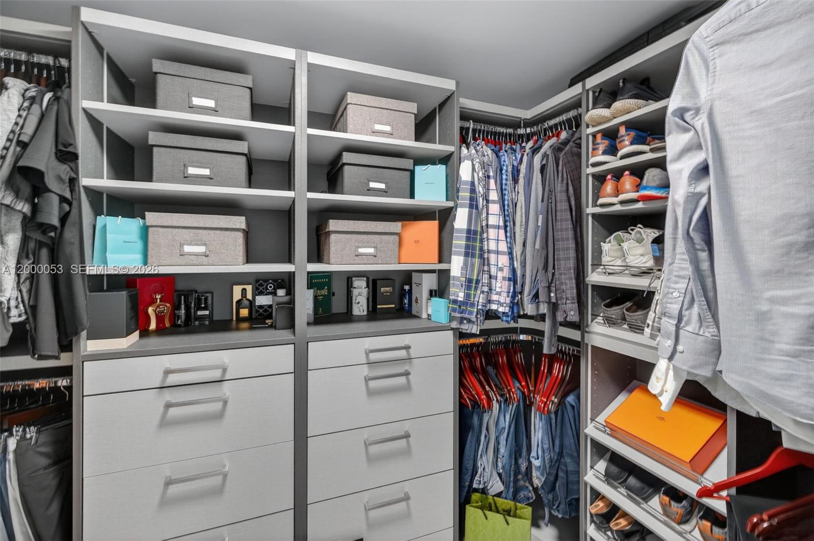 PARQUE TOWERS CONDO - Residential