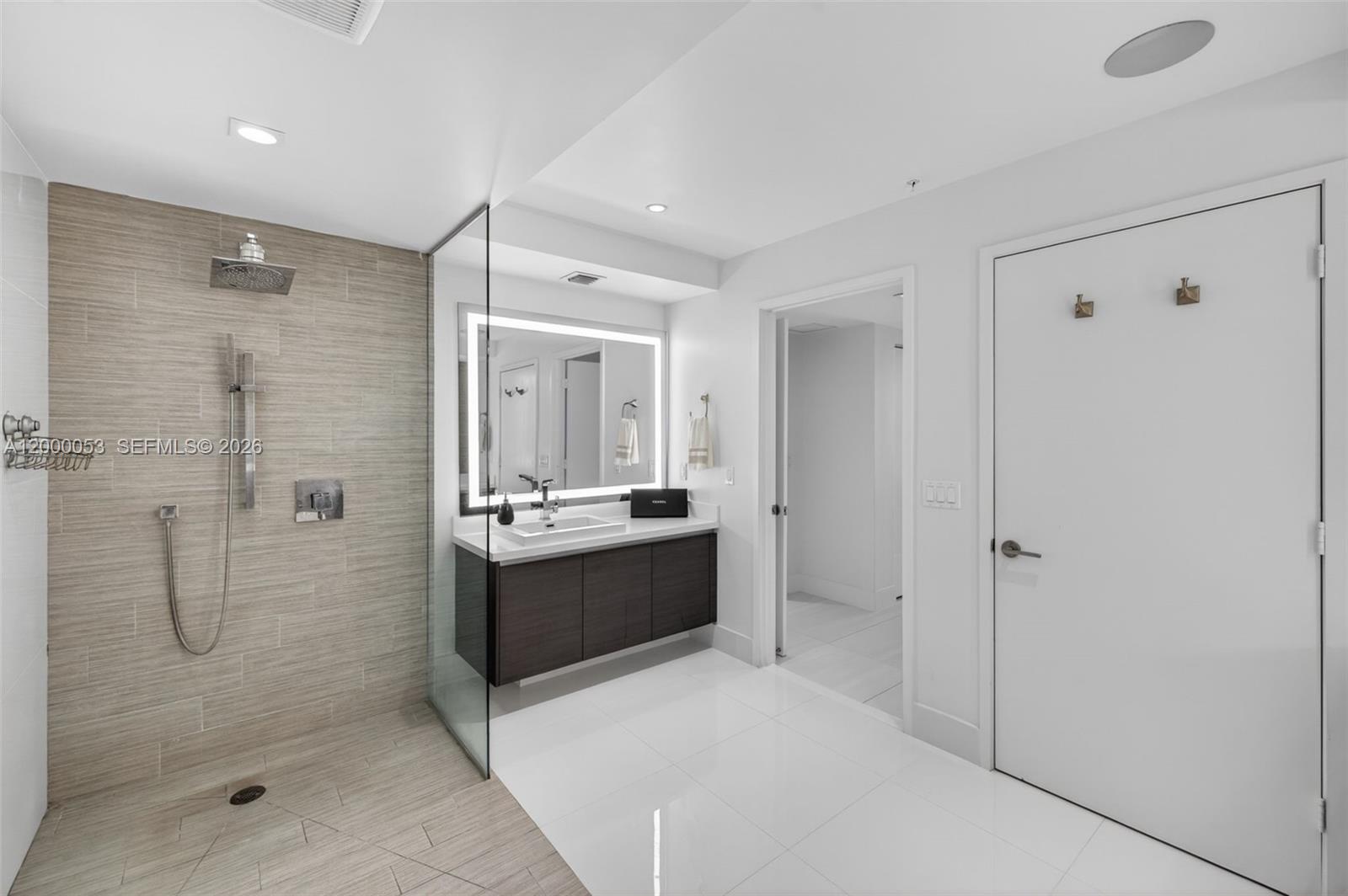 PARQUE TOWERS CONDO - Residential