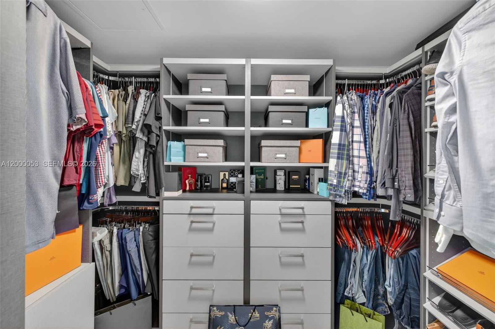 PARQUE TOWERS CONDO - Residential