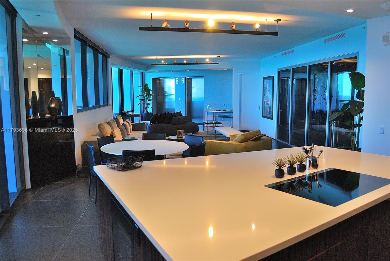 18555 COLLINS AVENUE COND - Residential
