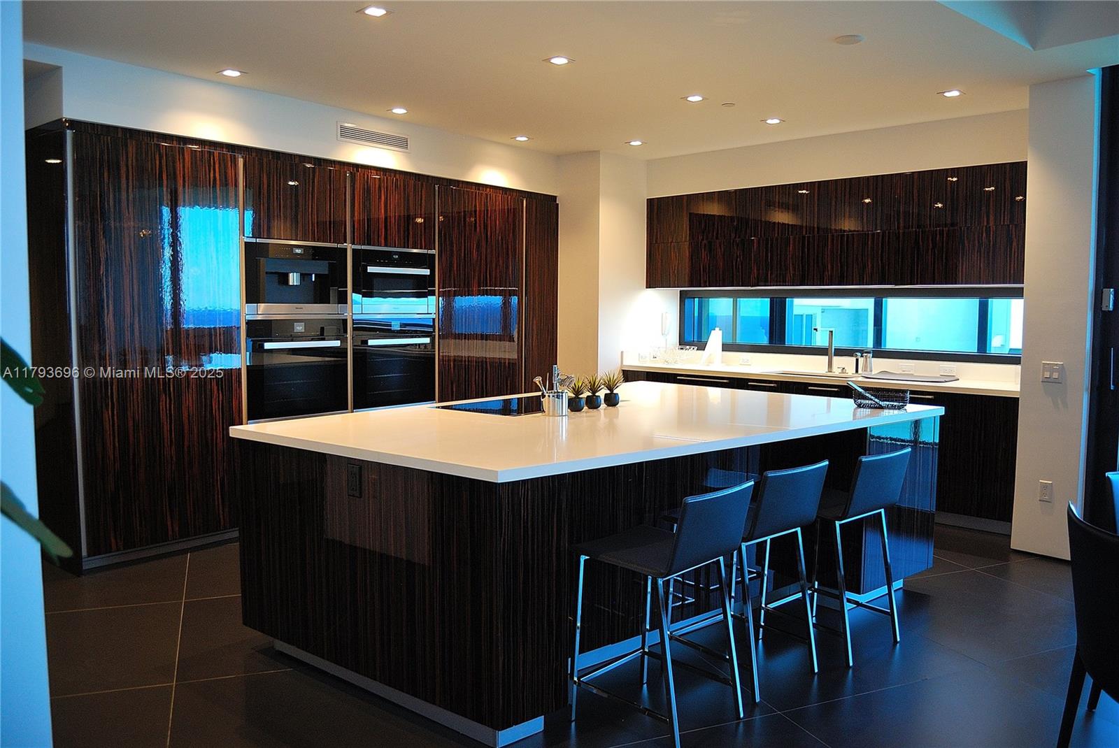 18555 COLLINS AVENUE COND - Residential