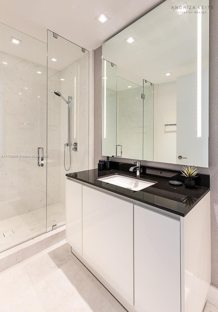 18555 COLLINS AVENUE COND - Residential