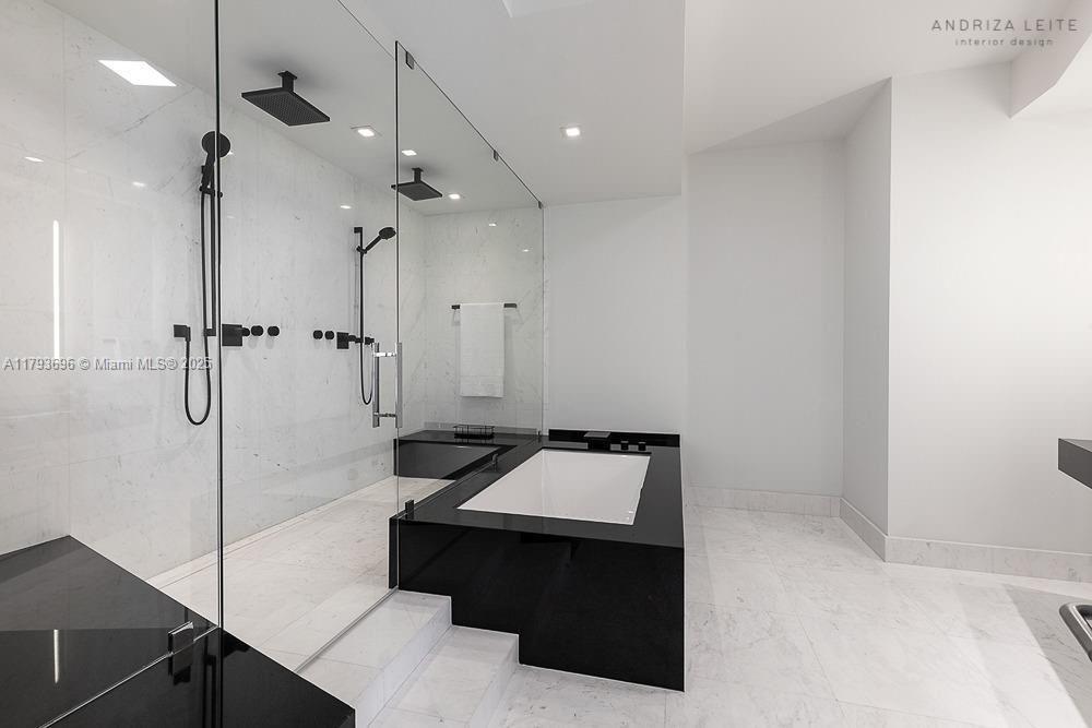 18555 COLLINS AVENUE COND - Residential