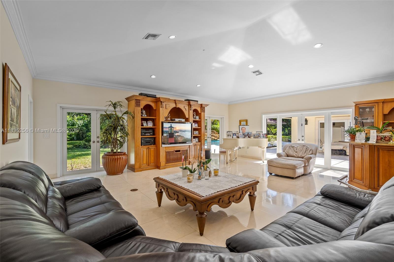 COLLINS ACRES - Residential