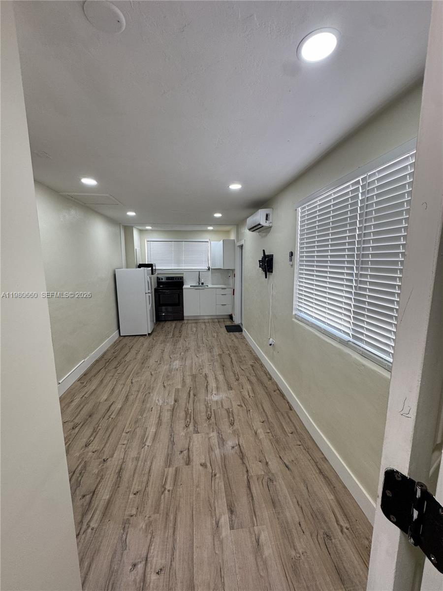 TWIN LAKES - Residential