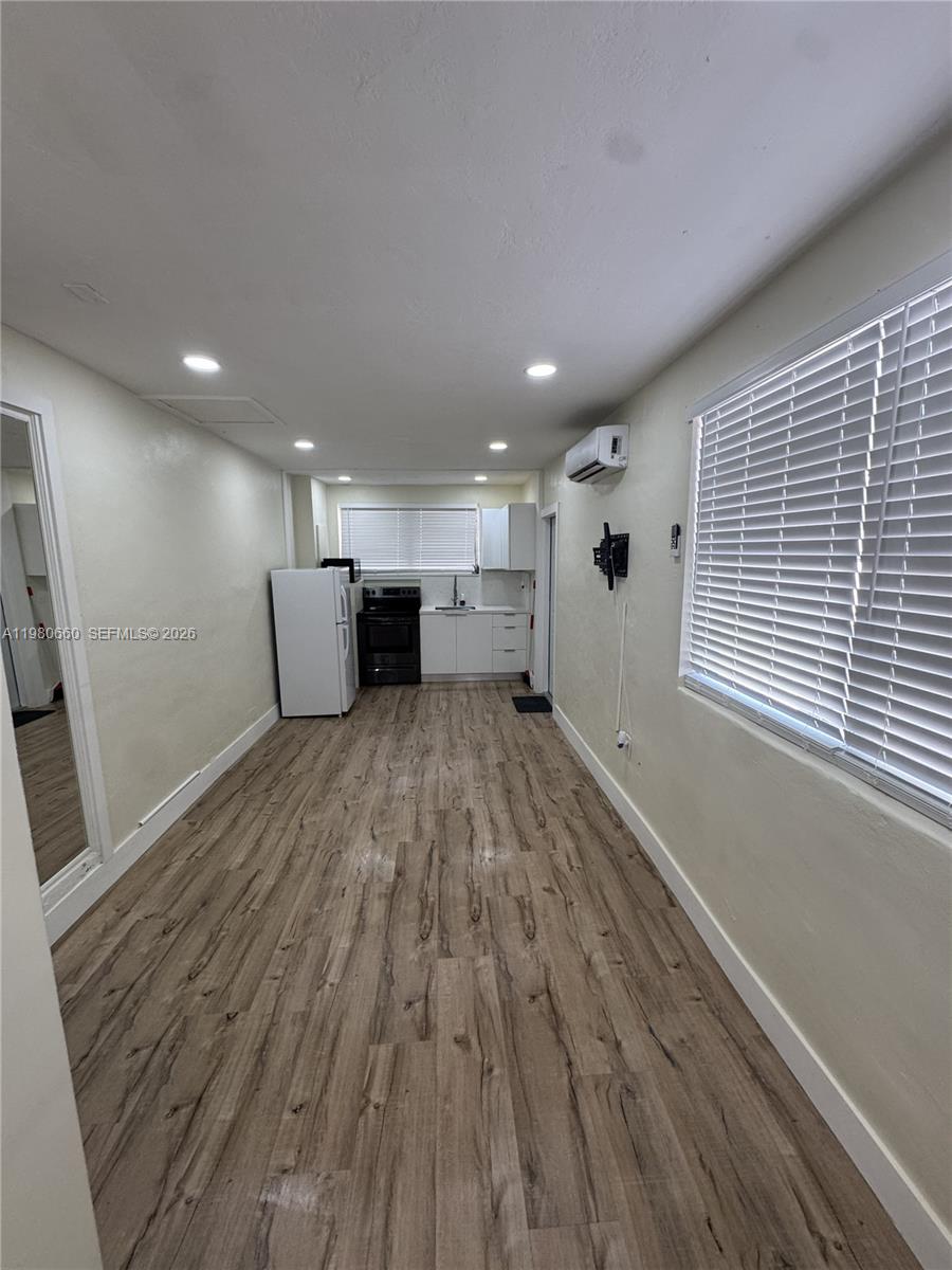 TWIN LAKES - Residential