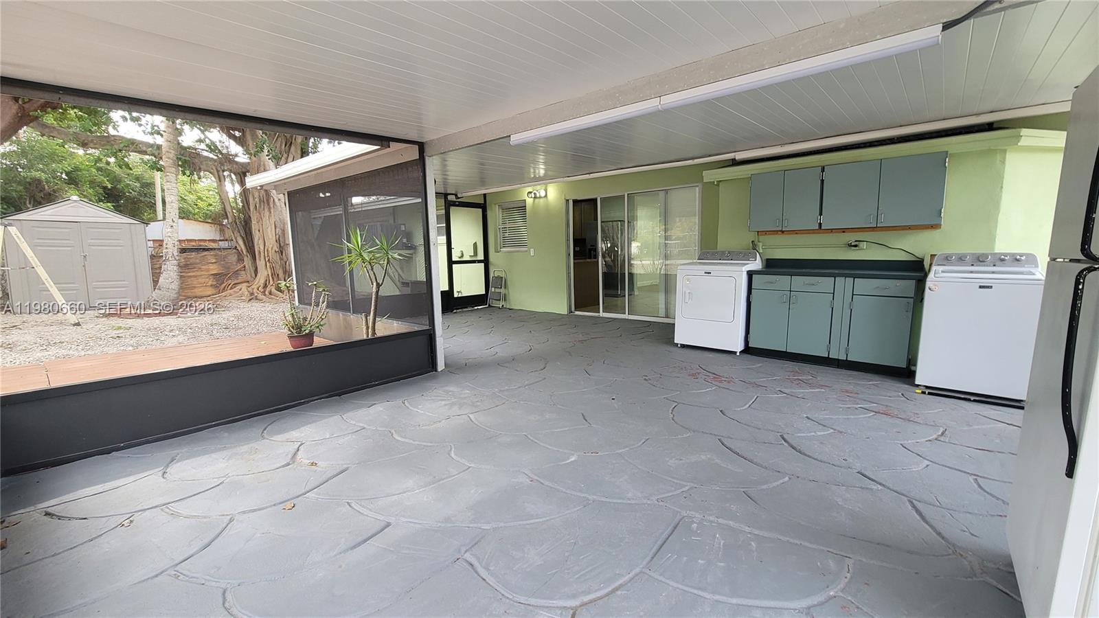 TWIN LAKES - Residential