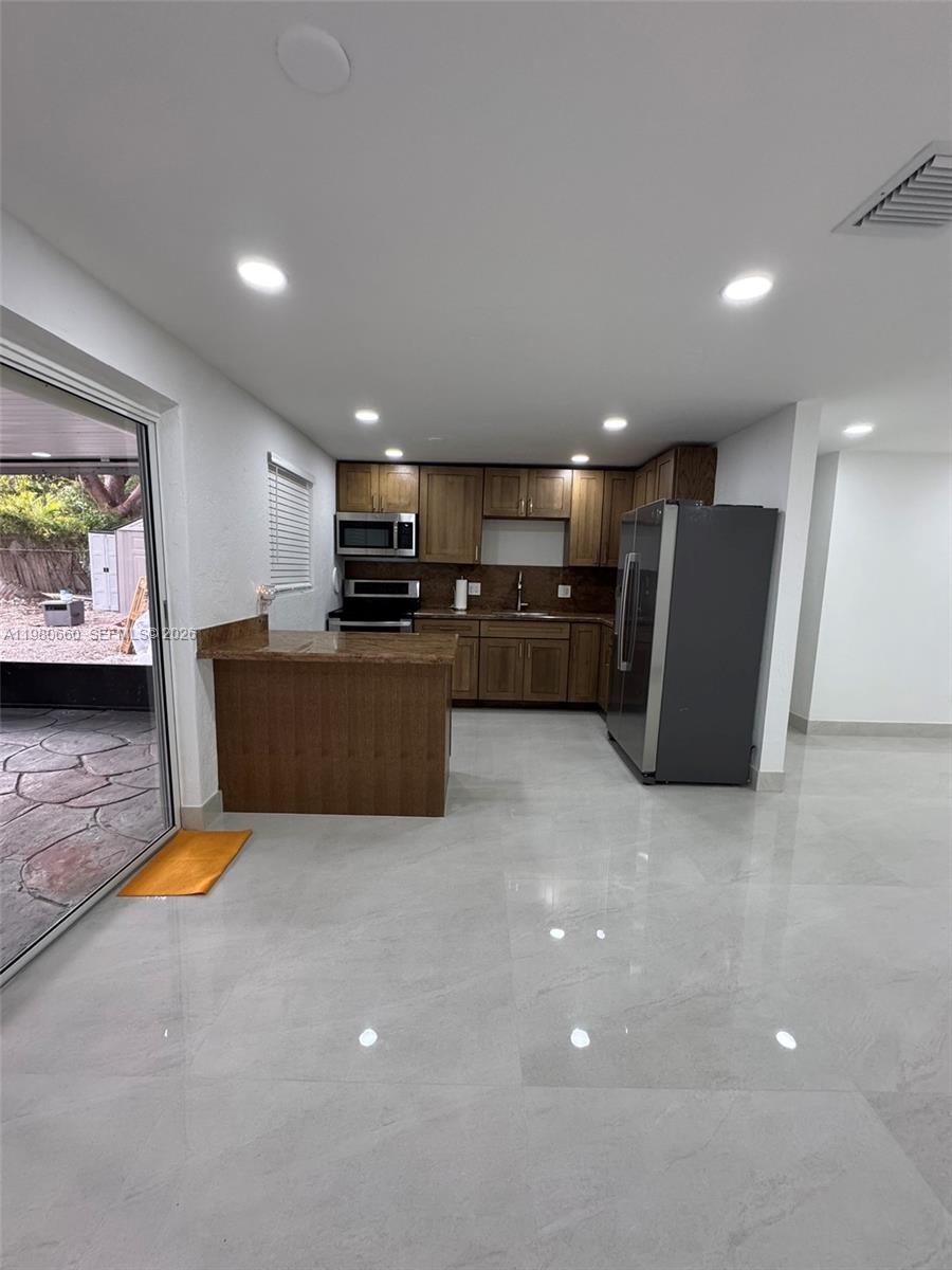 TWIN LAKES - Residential