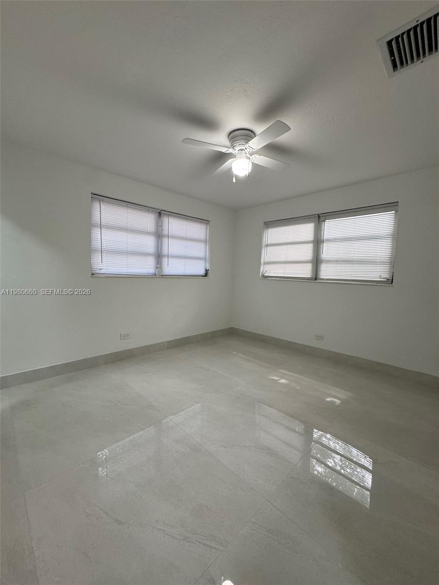 TWIN LAKES - Residential