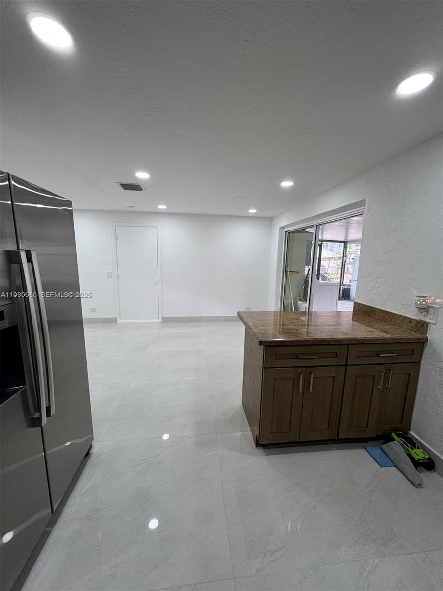 TWIN LAKES - Residential