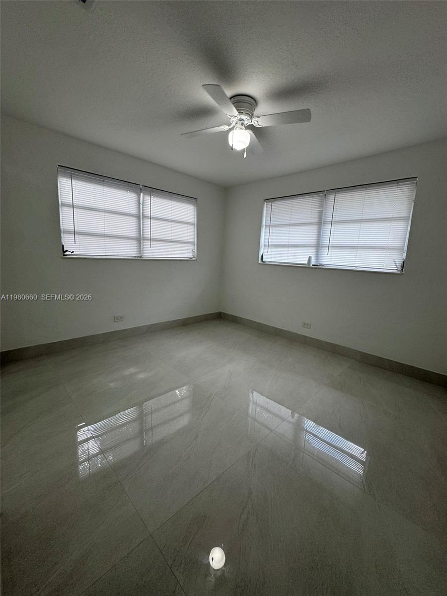 TWIN LAKES - Residential