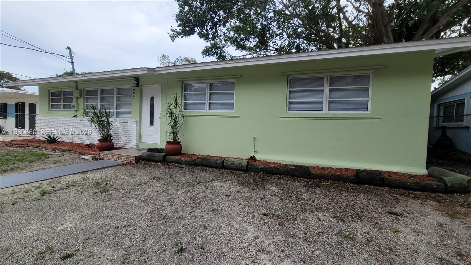 TWIN LAKES - Residential