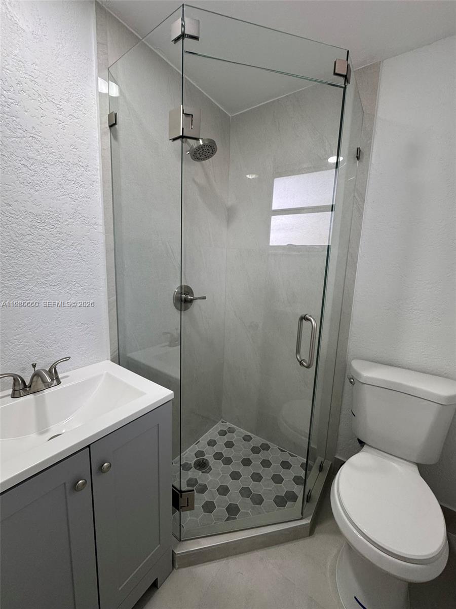 TWIN LAKES - Residential