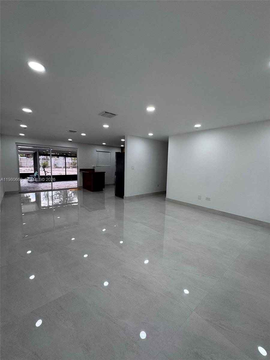 TWIN LAKES - Residential