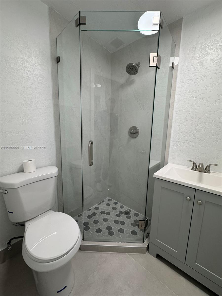 TWIN LAKES - Residential