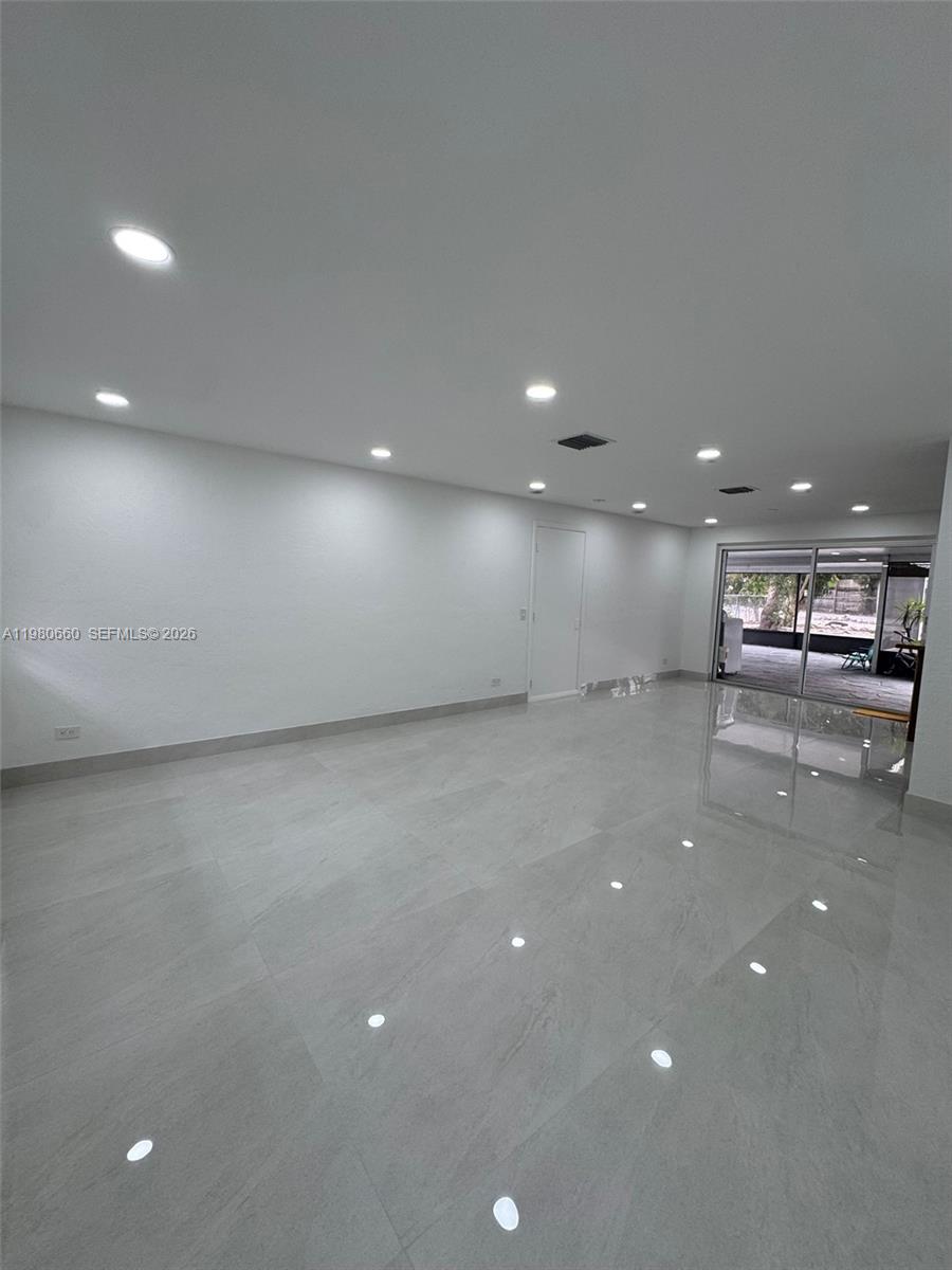 TWIN LAKES - Residential