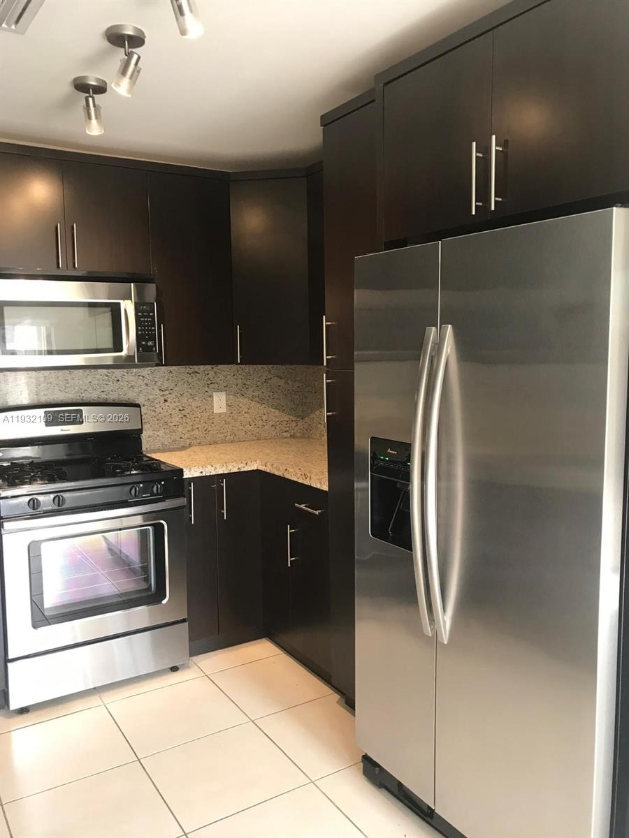 GREENGLADES CONDO NO 17 - Residential Lease