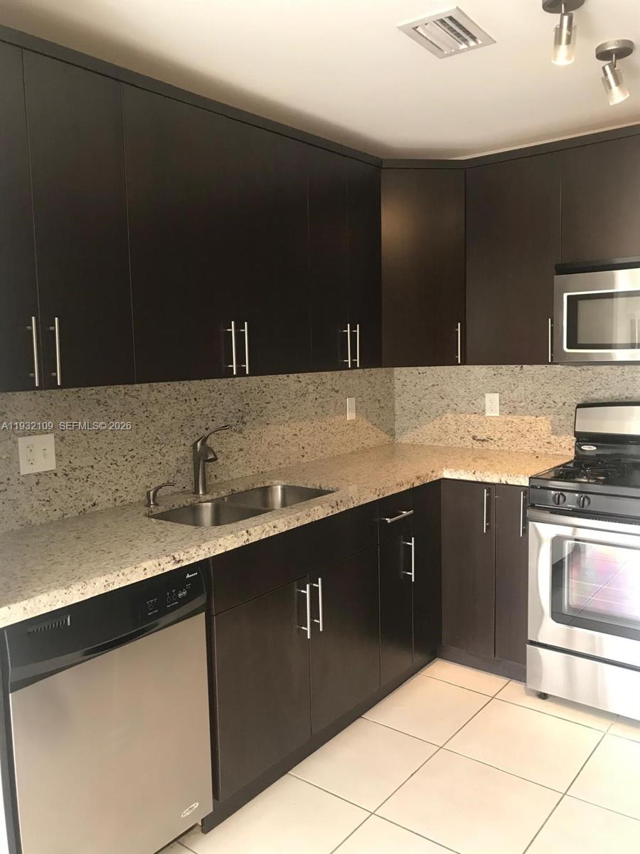 GREENGLADES CONDO NO 17 - Residential Lease