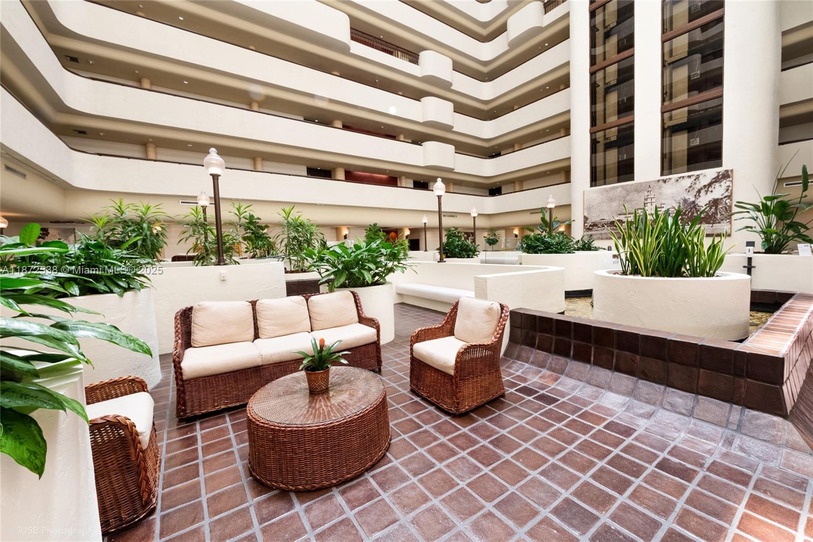 600 Biltmore Way 1218