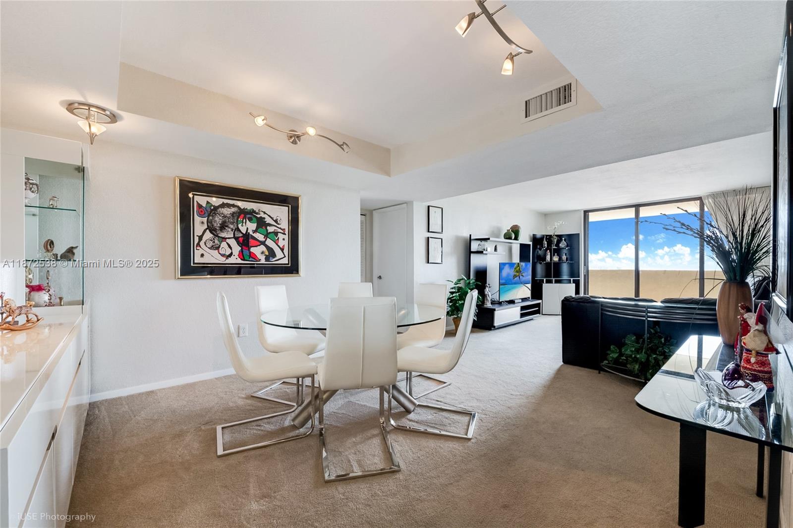 600 Biltmore Way 1218