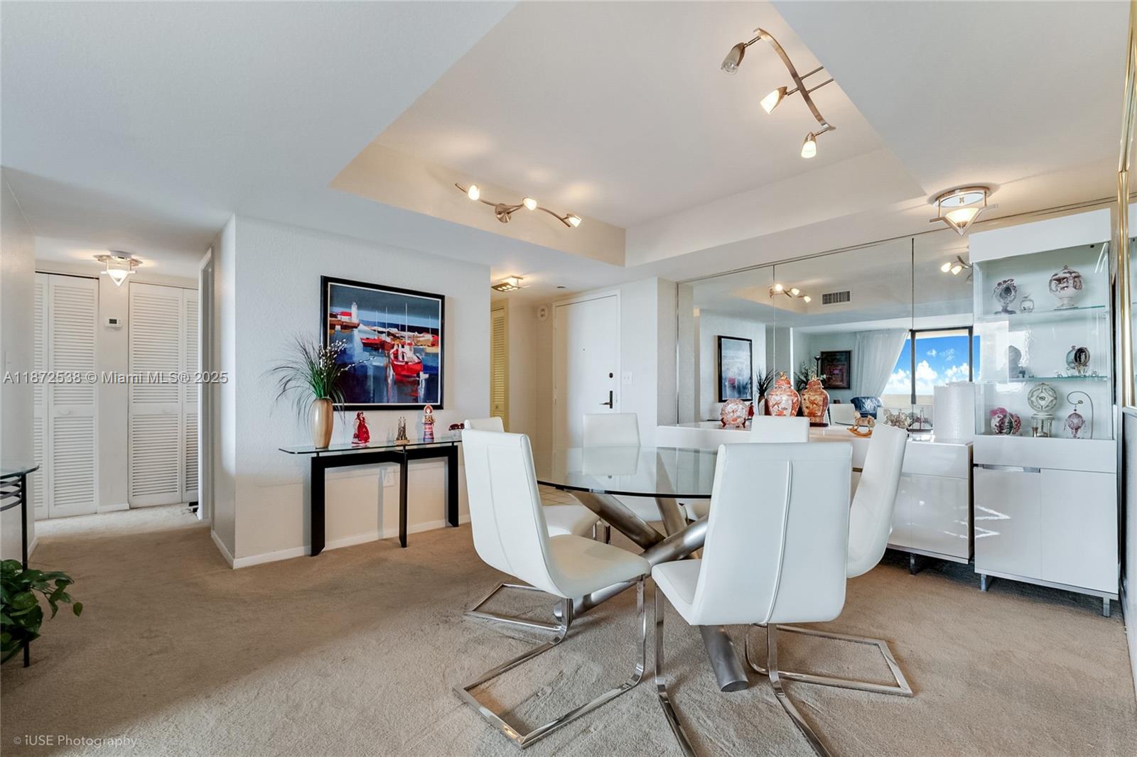 600 Biltmore Way 1218