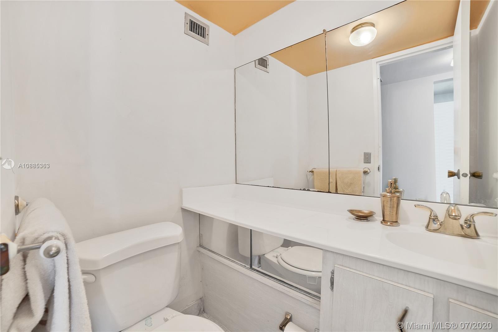 BAYVIEW TERR CONDO - Residential Lease