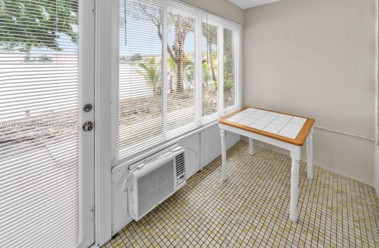 18801 NE 2nd Ave 1006, Miami, FL, 33179/$99,999 1 18801 NE 2nd Ave 1006