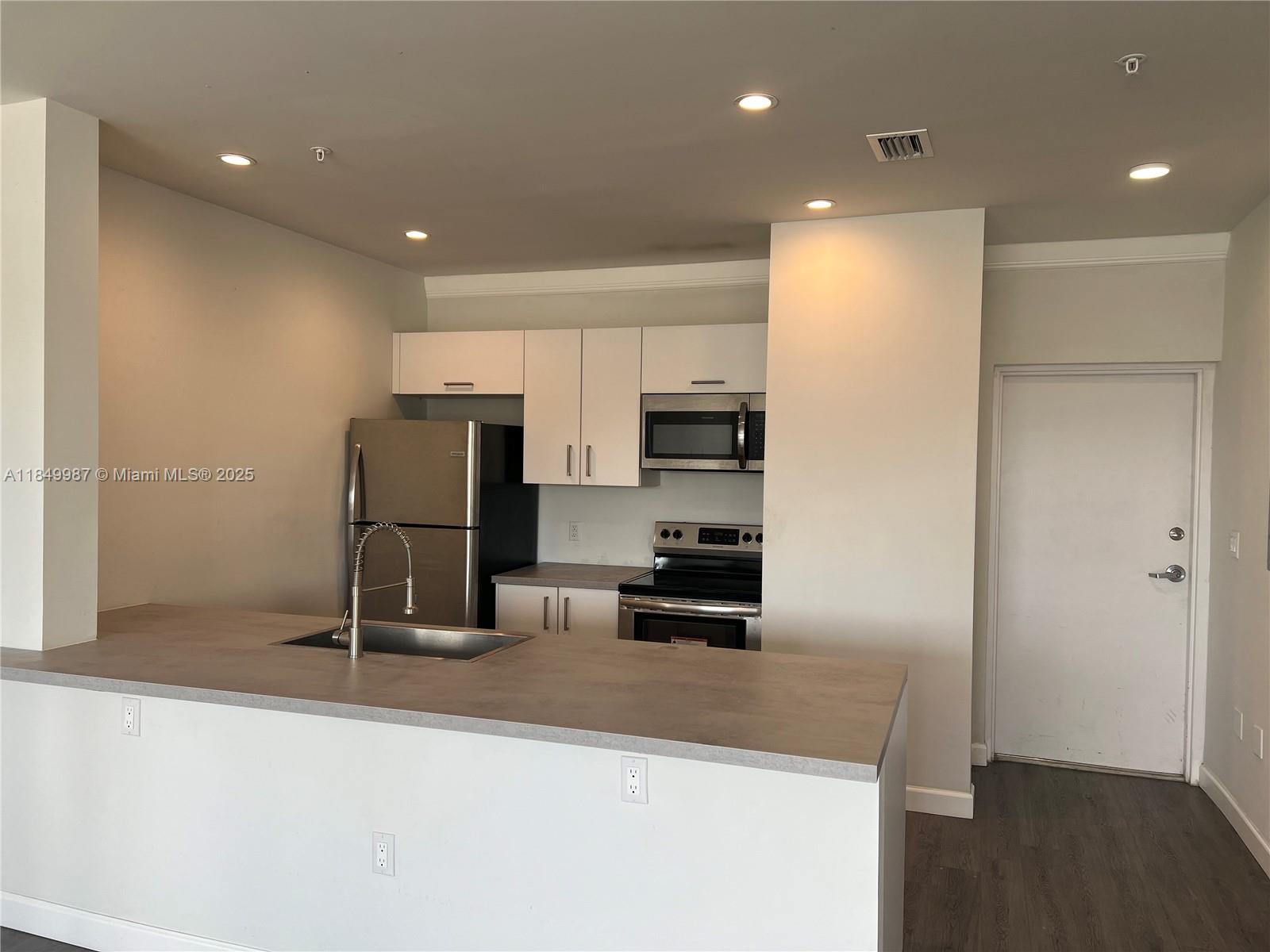 ALLAPATTAH HIGHLANDS ADD - Residential Lease