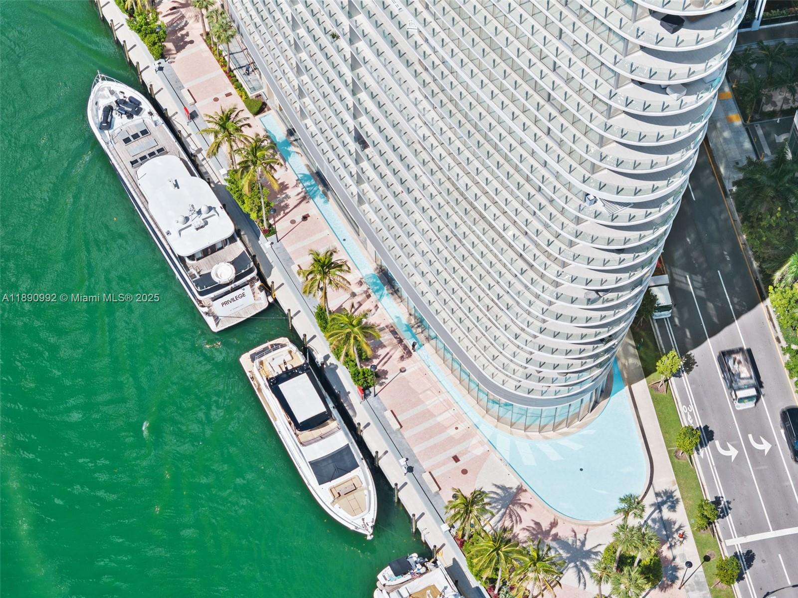 300 Biscayne Boulevard Way 5207W