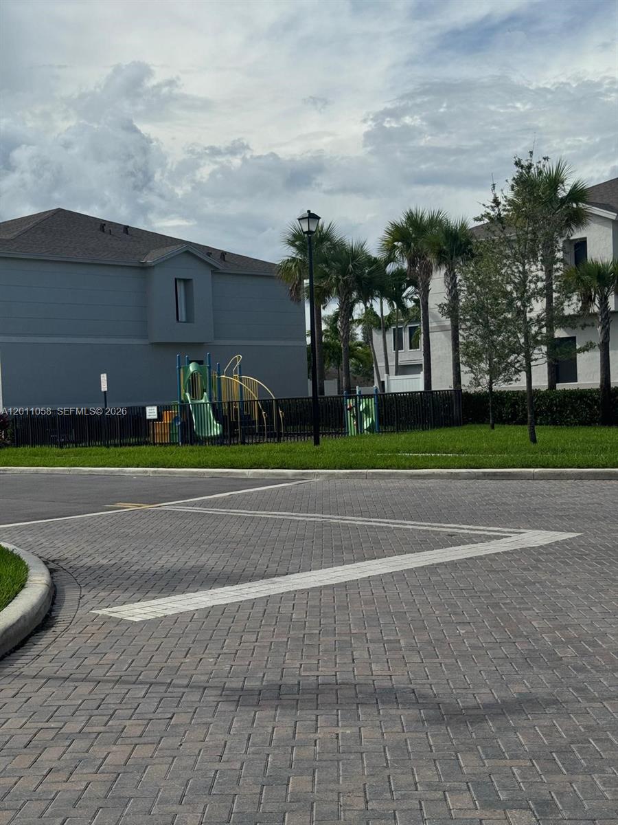 HIGHLAND OAKS - Residential