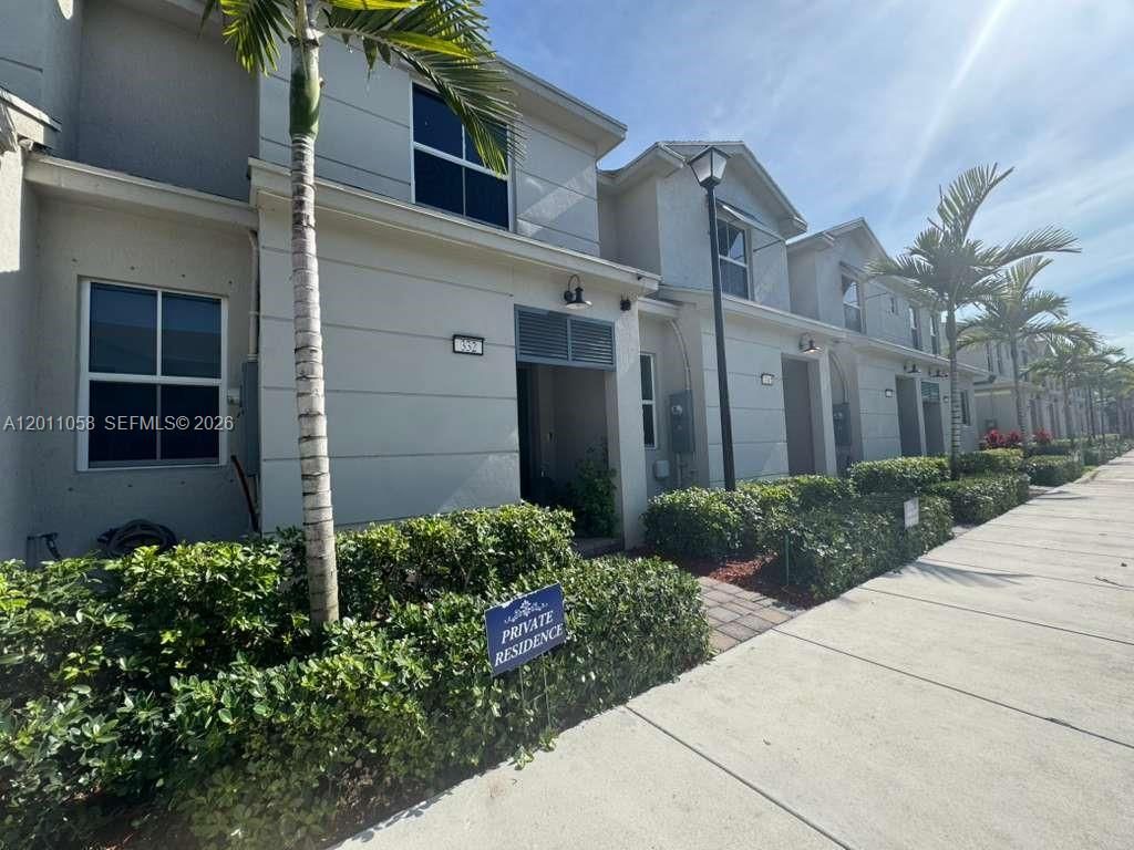 Photo of 336 NW 8th Ct, Pompano Beach, FL 33060 (MLS # A12011058)