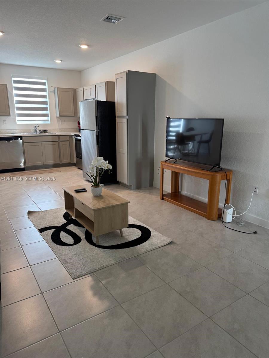 HIGHLAND OAKS - Residential