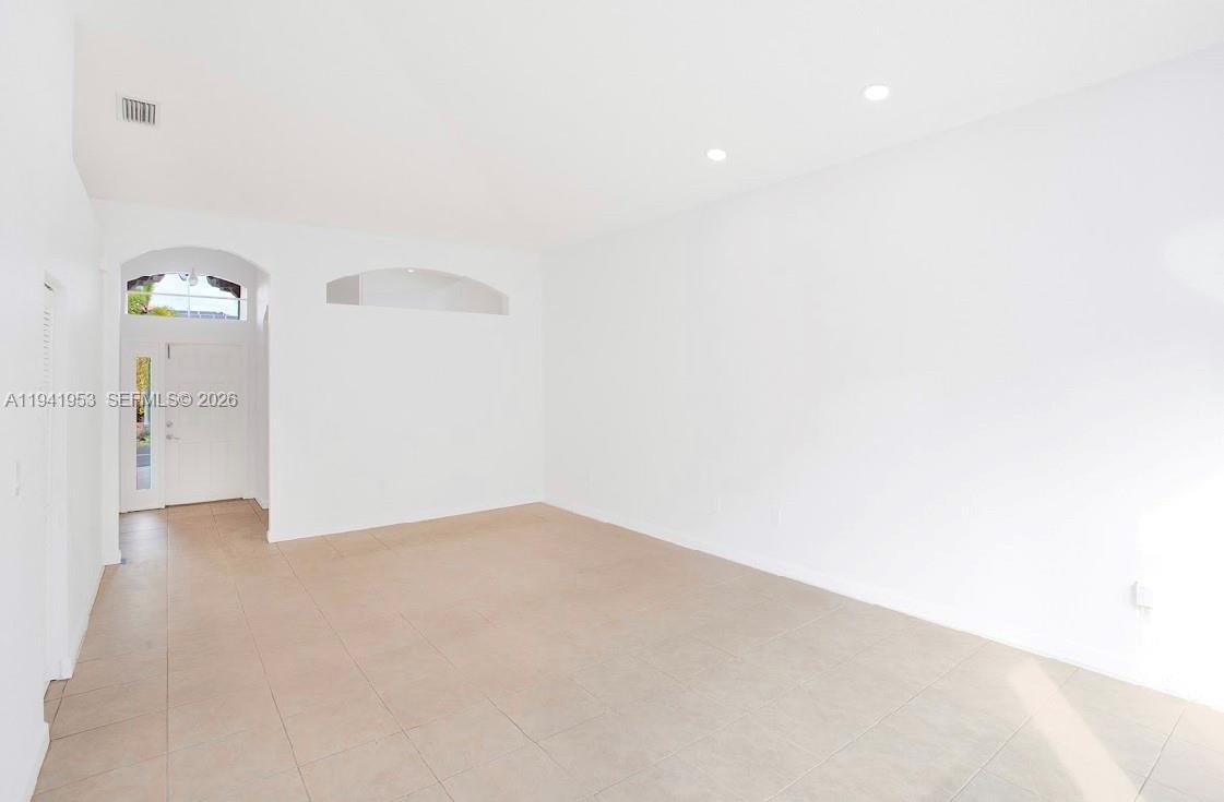 FOREST LAKES COUNTRY GARD - Residential Lease