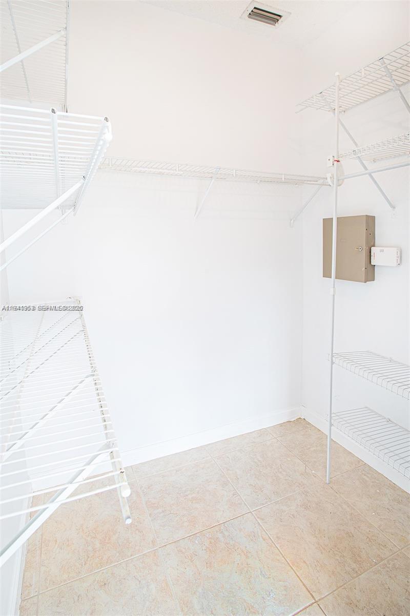 FOREST LAKES COUNTRY GARD - Residential Lease